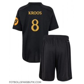 Real Madrid Toni Kroos #8 Replika Tredje Tröja Barn 2023-24 Kortärmad (+ Korta byxor)